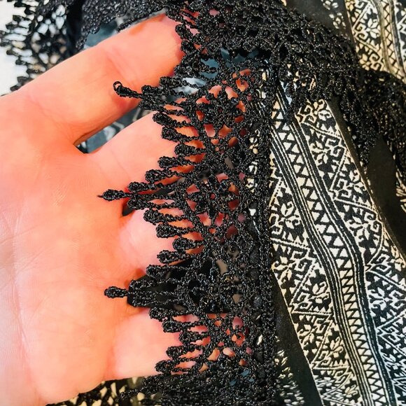 Charlotte Russe Womens Black & White Patterned Lace Trim Shorts Size M - Picture 6 of 8